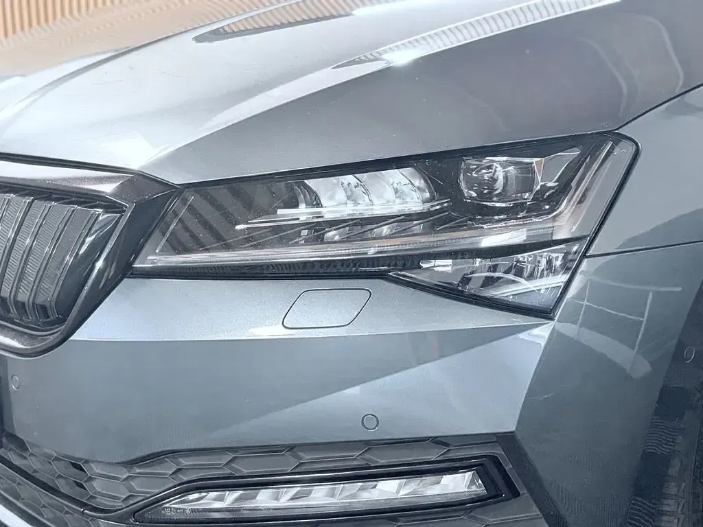 Gebraucht Skoda Superb SportLine 218 PS (160 kW) 2020 Grau Kombi