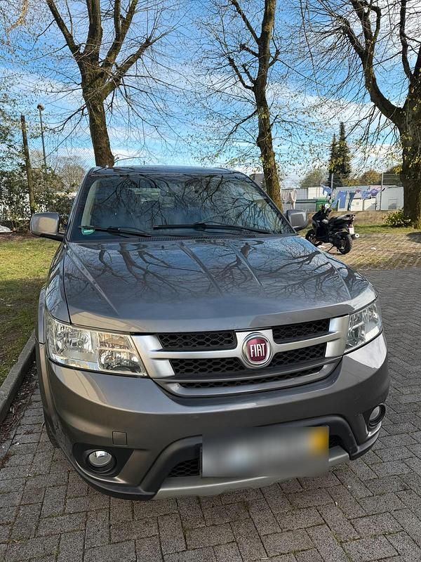 Gebraucht Fiat Freemont 140 PS (102 kW) 2011 Grau SUV