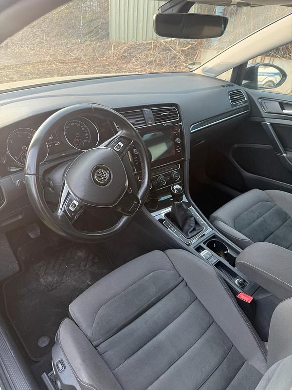 Gebraucht VW Golf VII 150 PS (110 kW) 2017 Gold Kombi