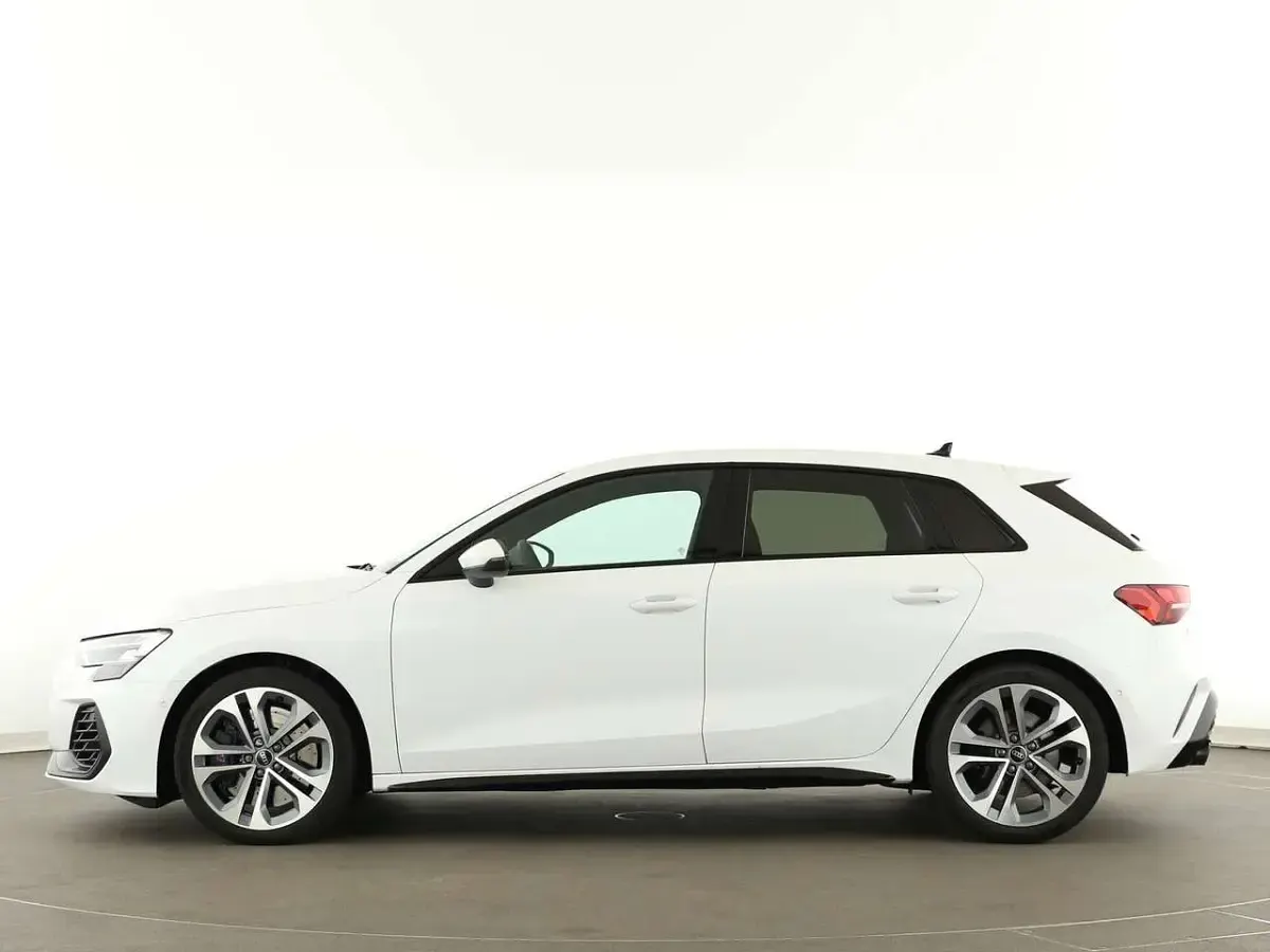 Gebraucht Audi S3 Comfort 333 PS (244 kW) 2025 Arkonaweiß Limousine