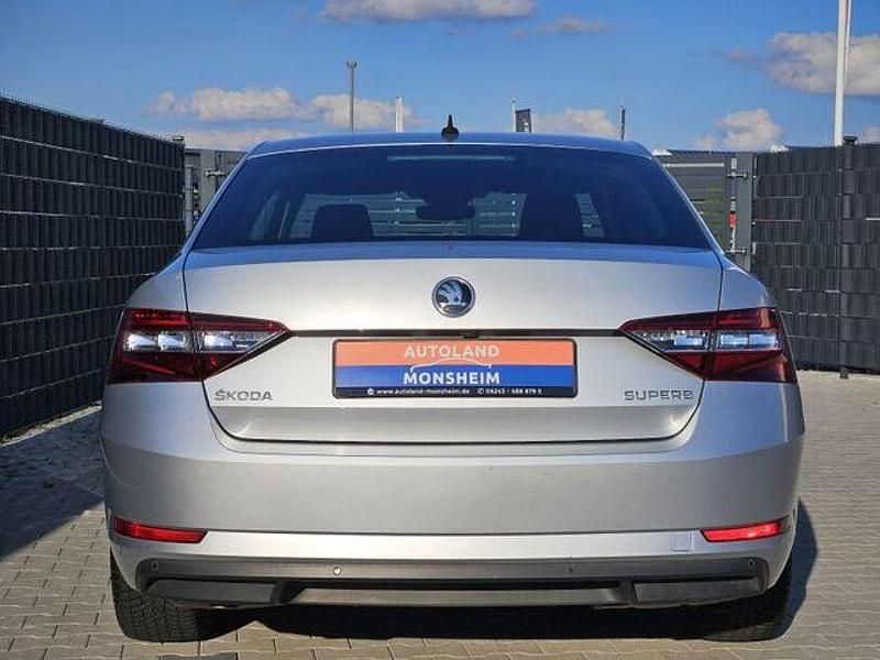 Gebraucht Skoda Superb Style 150 PS (110 kW) 2016 Silber Limousine