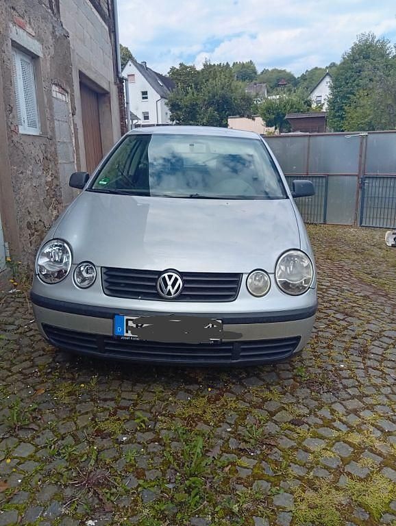 Silber Gebraucht 2002 VW Polo Trendline Limousine | 500 € (Superpreis) - Bild 1/4