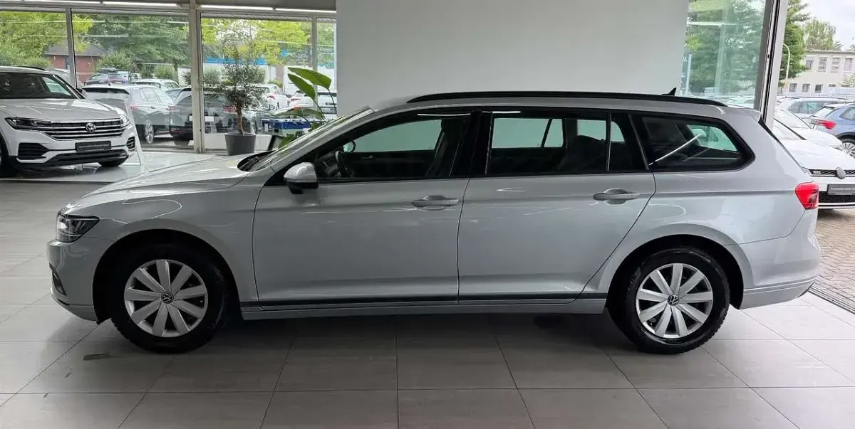 Gebraucht VW Passat 150 PS (110 kW) 2022 Scale silver metallic Kombi