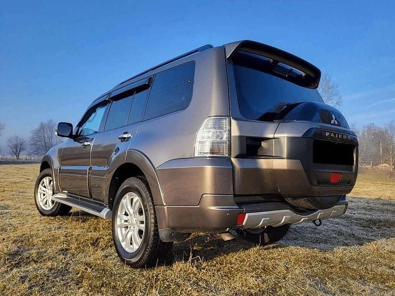 Gebraucht Mitsubishi Pajero Instyle 250 PS (183 kW) 2010 Braun SUV