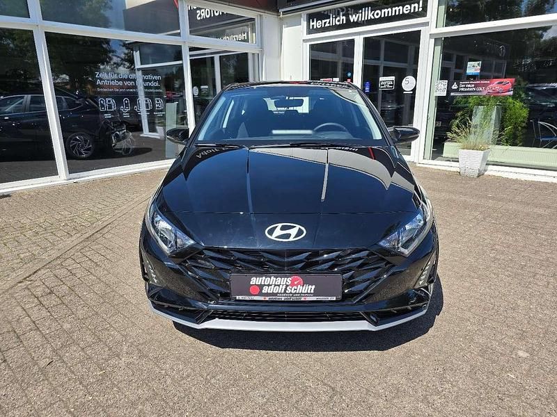 Gebraucht Hyundai i20 Trend 101 PS (74 kW) 2024 Schwarz Limousine