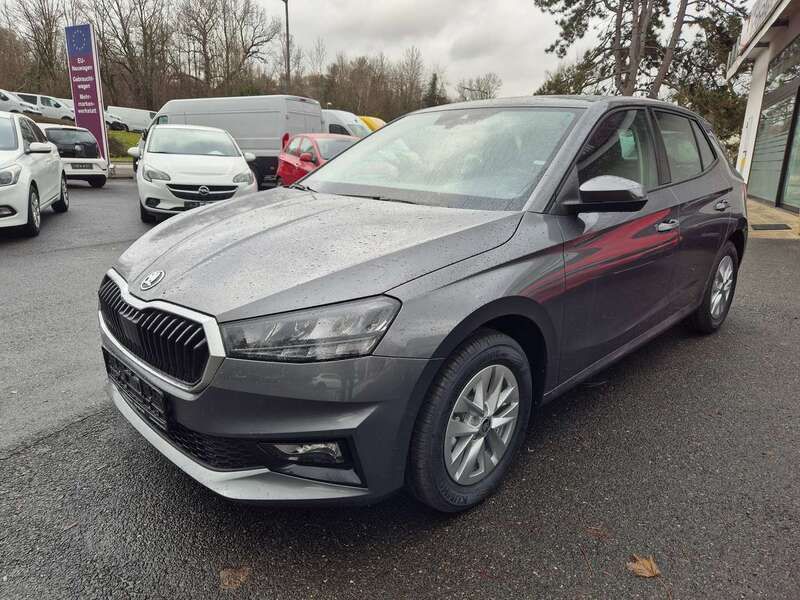 Graphitgrau met. Neu 2024 Skoda Fabia Selection Limousine | 16.990 € (Fairer Preis) - Bild 1/4