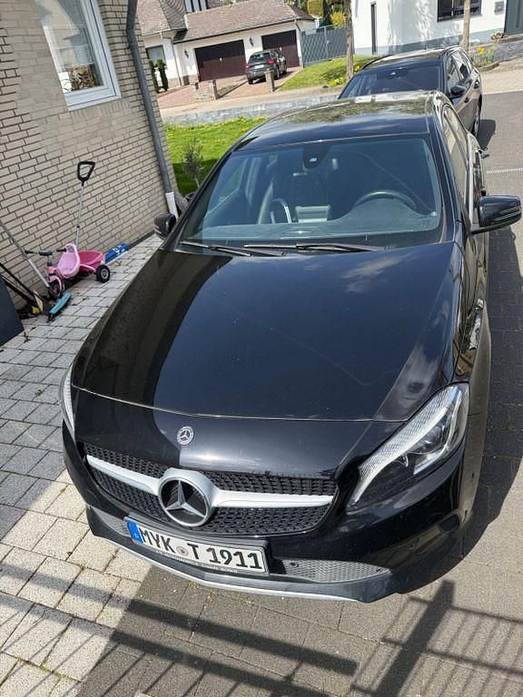Gebraucht Mercedes A180 Style 122 PS (89 kW) 2017 Schwarz Kleinwagen