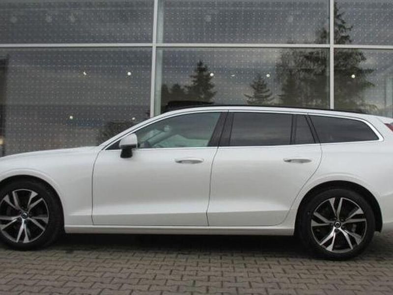 Gebraucht Volvo V60 Core 197 PS (144 kW) 2024 Weiß Kombi