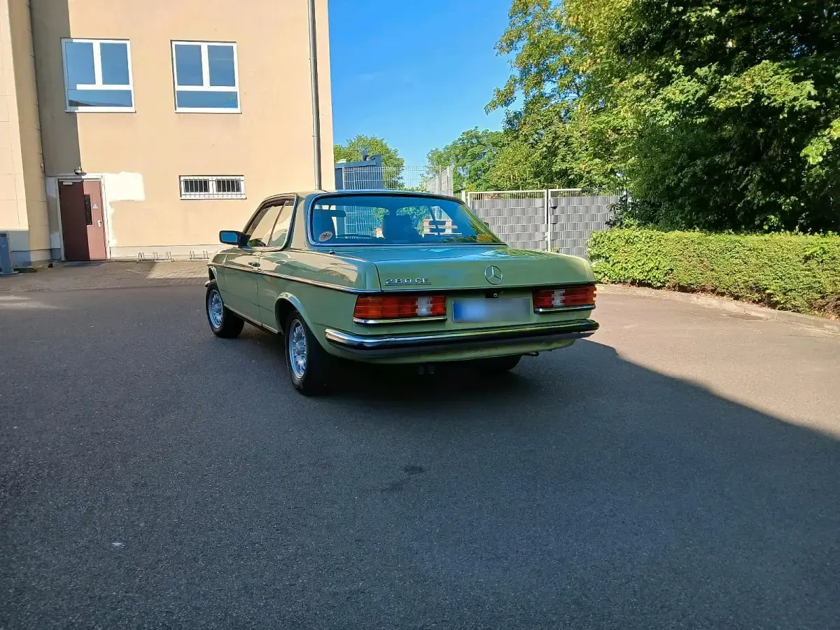 Gebraucht Mercedes 280 156 PS (114 kW) 1977 Grün Coupé
