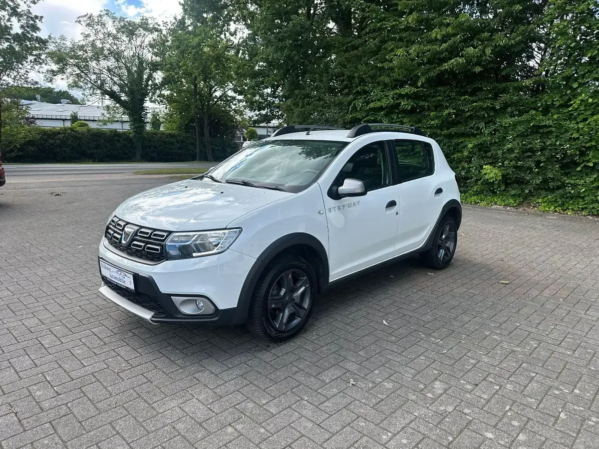 Gebraucht Dacia Sandero Celebration 90 PS (66 kW) 2017 SUV