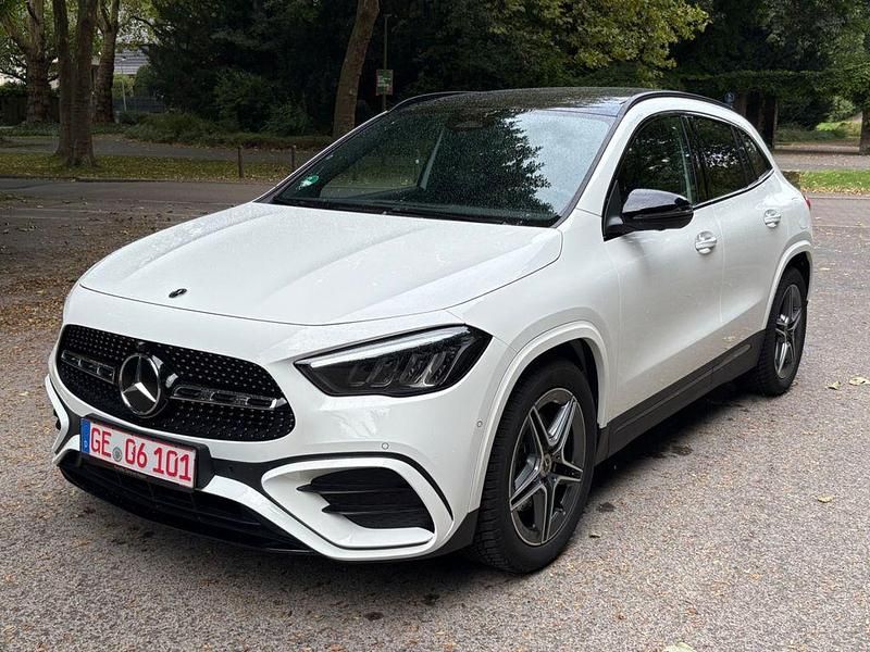 Weiß Gebraucht 2025 Mercedes GLA200 AMG SUV | 38.888 € (Guter Preis) - Bild 1/4
