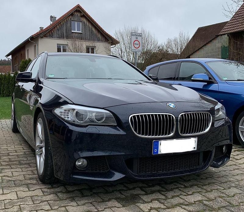 Blau Gebraucht 2012 BMW 520 M Sport Kombi | 14.900 € - Bild 1/4