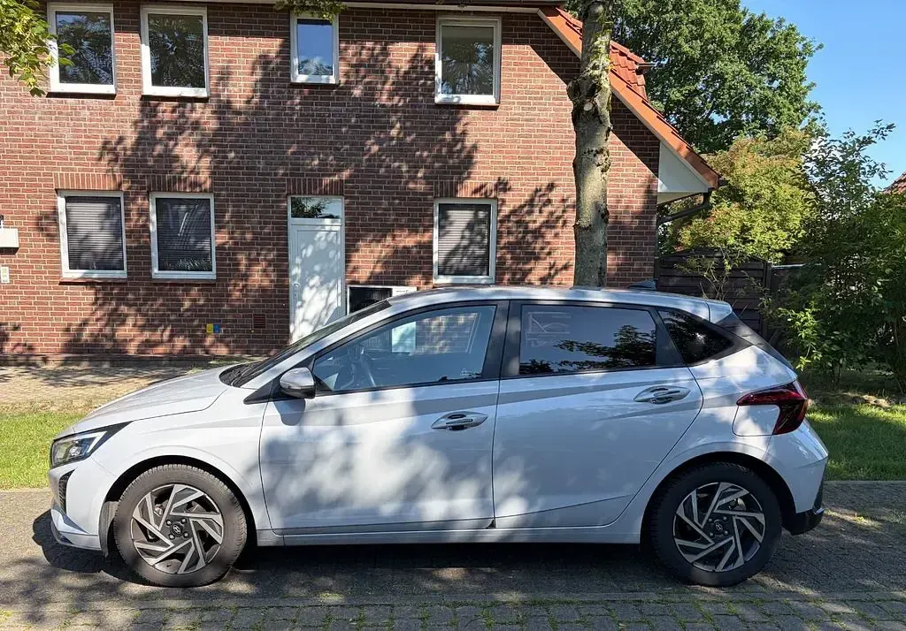 Gebraucht Hyundai i20 Trend 101 PS (74 kW) 2024 Weiß Kleinwagen