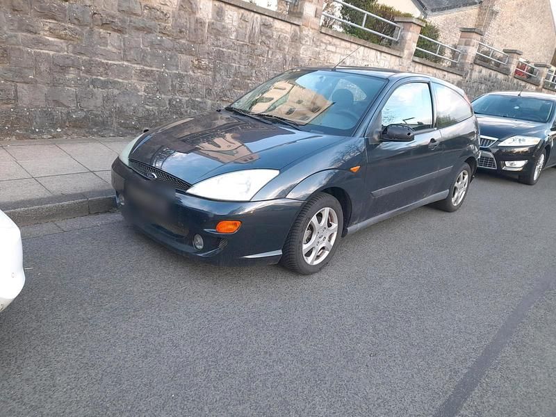 Gebraucht Ford Focus 116 PS (85 kW) 2000 Blau Limousine