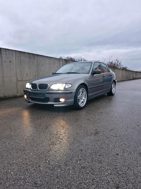Second-hand BMW 330 204 CP (150 kW) 2004 Andere farben Berlinǎ