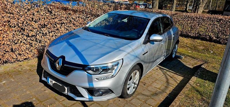 Silber Gebraucht 2016 Renault Mégane IV Limousine | 9.000 € (Superpreis) - Bild 1/4