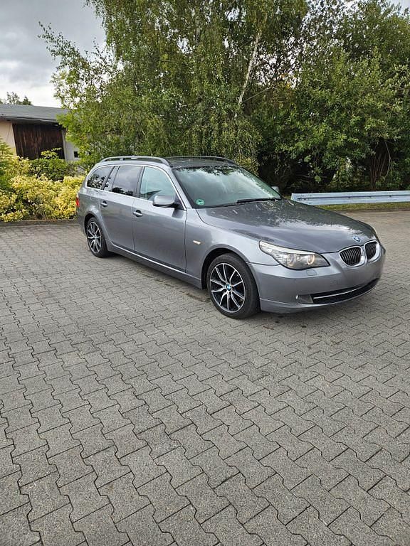 Grau Gebraucht 2007 BMW 530 Sport Line Kombi | 5.700 € (Guter Preis) - Bild 1/4