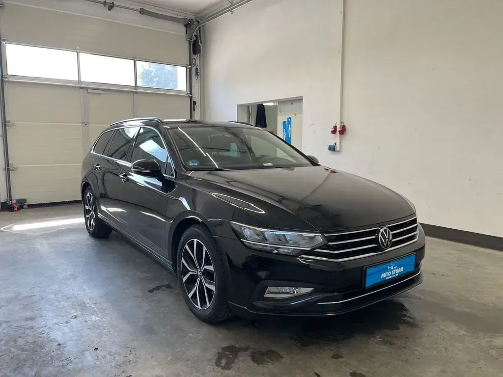 Gebraucht VW Passat Business 150 PS (110 kW) 2023 Deep black perleffekt Kombi