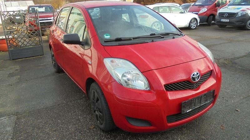 Rot Gebraucht 2009 Toyota Yaris Cool Kleinwagen | 3.999 € (Fairer Preis) - Bild 1/4