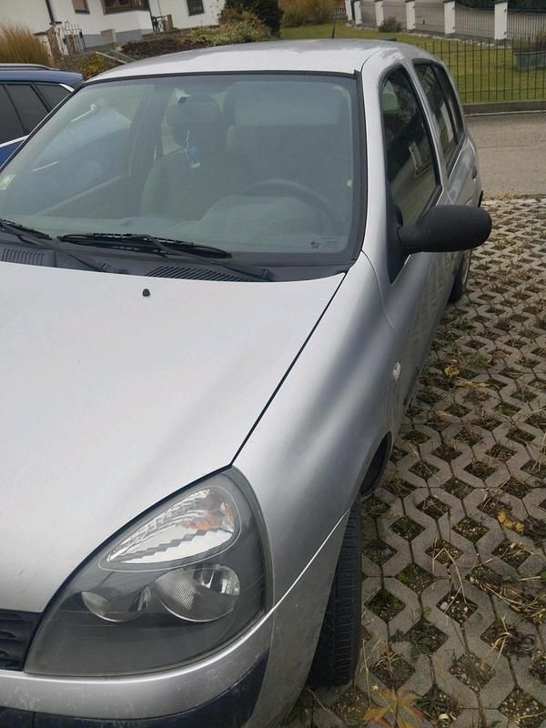 Silber Gebraucht 2006 Renault Clio II Kleinwagen | 1.750 € (Fairer Preis) - Bild 1/4