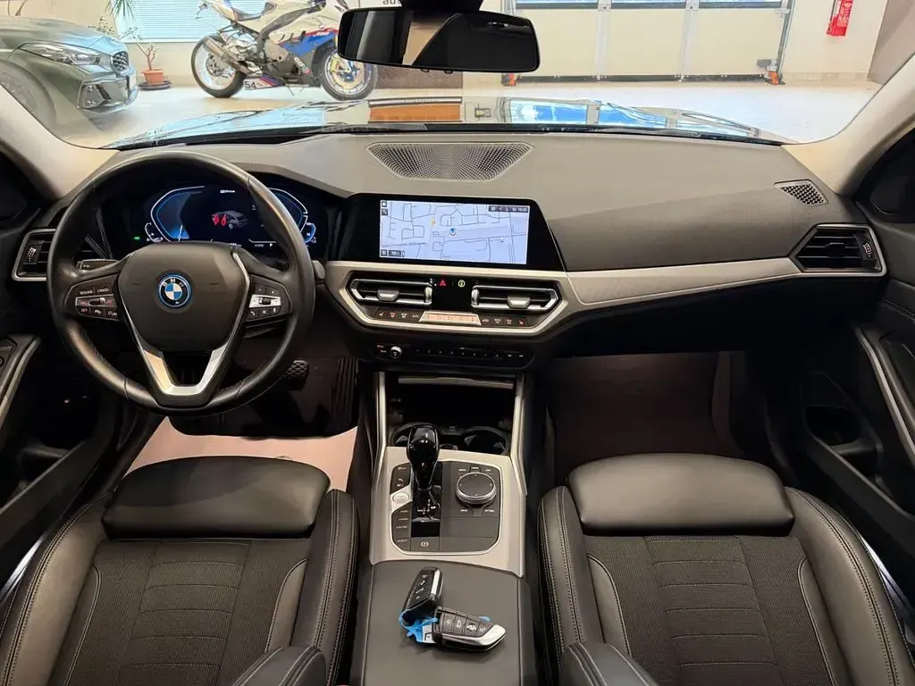 Gebraucht BMW 330 Performance 252 PS (185 kW) 2022 Schwarz Limousine