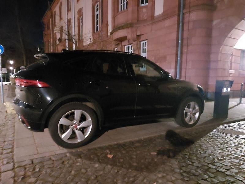 Gebraucht Jaguar E-Pace R-Dynamic 241 PS (177 kW) 2019 Schwarz SUV