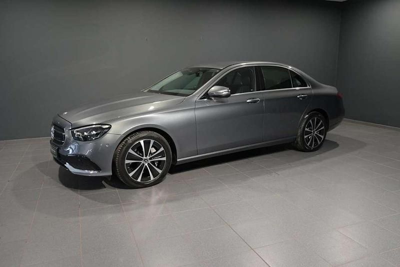 Grau Gebraucht 2022 Mercedes E300 Avantgarde Limousine | 38.900 € (Fairer Preis) - Bild 1/3