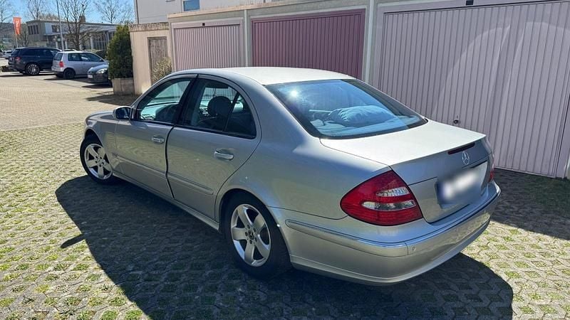 Gebraucht Mercedes E200 Avantgarde 163 PS (119 kW) 2003 Silber Limousine