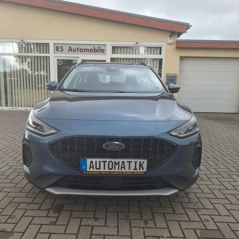 Blau Gebraucht 2024 Ford Focus Active Limousine | 23.800 € (Guter Preis) - Bild 1/4