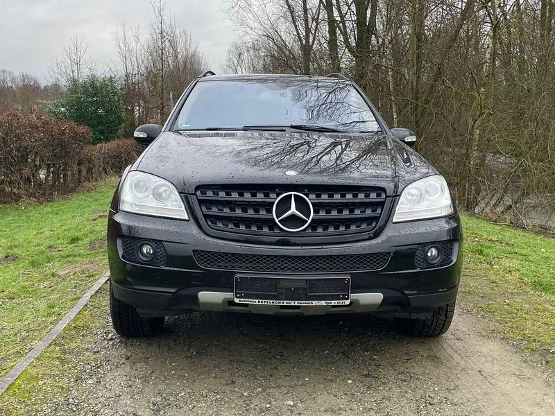 Gebraucht Mercedes ML320 224 PS (164 kW) 2008 Schwarz SUV