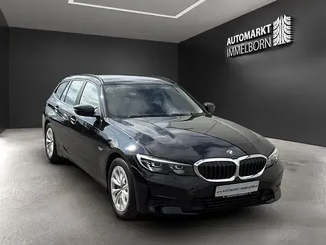 Gebraucht BMW 330e Advantage 113 PS (83 kW) 2022 Schwarz Limousine