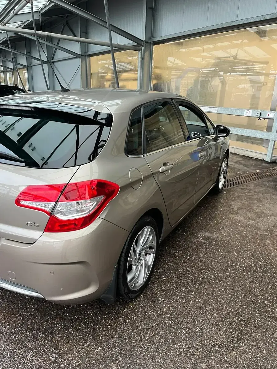 Used Citroën C4 Exclusive 156 HP (114 kW) 2013 Beige Hatchback