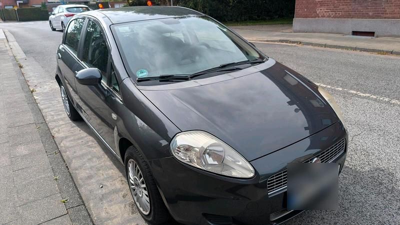 Grau Gebraucht 2009 Fiat Grande Punto Kleinwagen | 999 € (Superpreis) - Bild 1/4