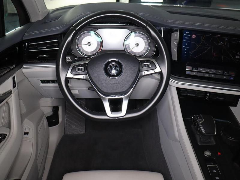 Gebraucht VW Touareg Elegance 231 PS (169 kW) 2020 Oryxweiß perlmutteffekt SUV