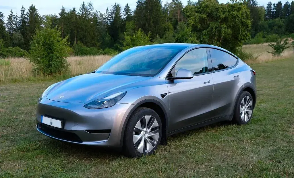 Gebraucht Tesla Model Y 219 kW (299 PS) 2024 Silber SUV