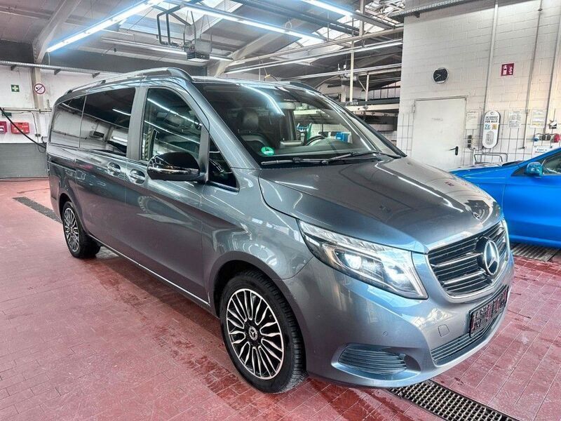 Flintgrau metallic Gebraucht 2018 Mercedes V250 Van / Kleinbus | 31.900 € (Superpreis) - Bild 1/2