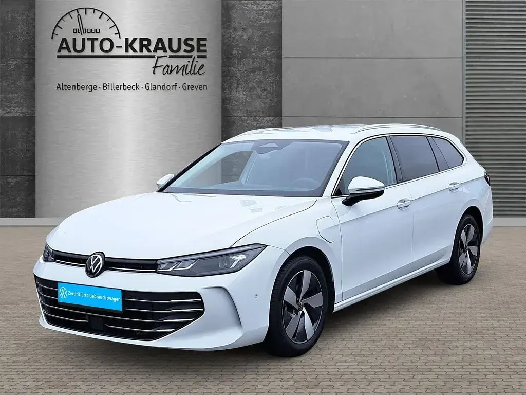 Gebraucht VW Passat 150 PS (110 kW) 2025 Pure white Kombi