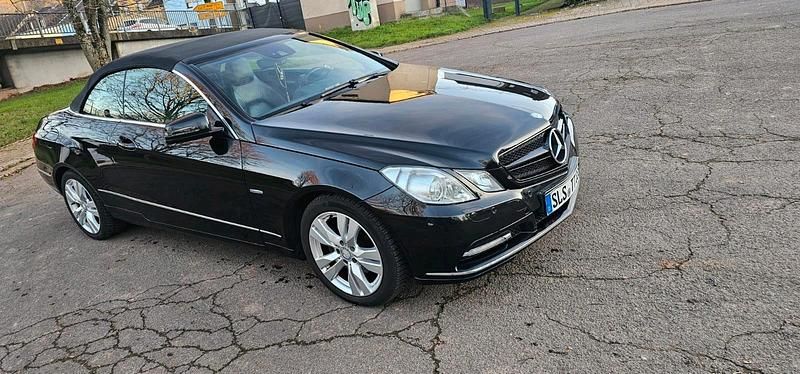 Gebraucht Mercedes E250 204 PS (150 kW) 2011 Schwarz Cabrio