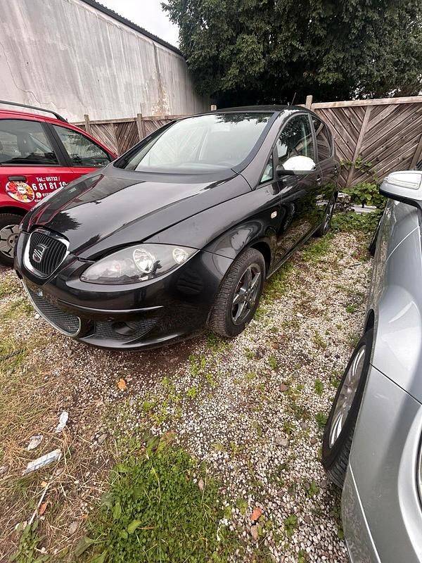Grau Gebraucht 2005 Seat Toledo Limousine | 1.790 € (Fairer Preis) - Bild 1/4