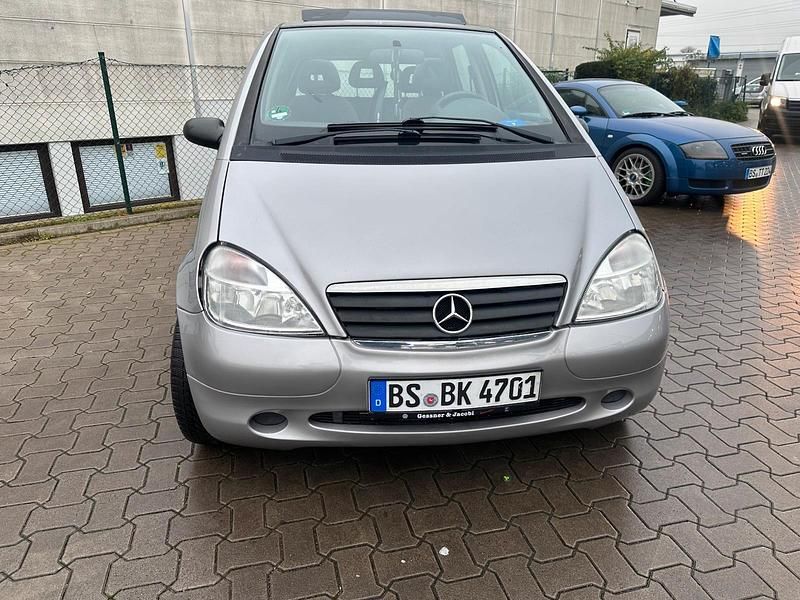 Grau Gebraucht 2000 Mercedes A140 Kleinwagen | 1.400 € - Bild 1/4