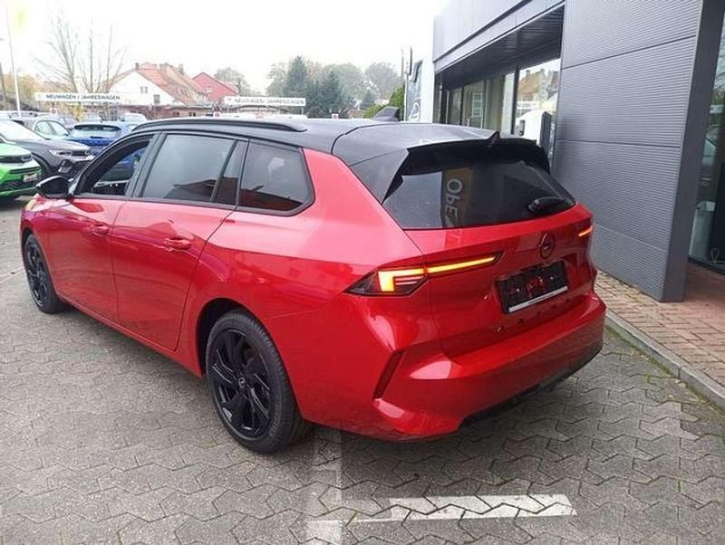 Neu Opel Astra 131 PS (96 kW) 2025 Kardio rot metallic Kombi