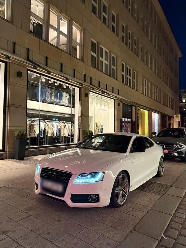 Weiß Gebraucht 2009 Audi A5 Ambiente Coupé | 8.500 € (Guter Preis) - Bild 1/4