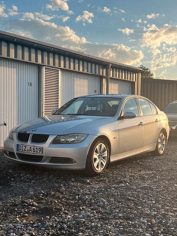 Silber Gebraucht 2008 BMW 320 Limousine | 3.999 € (Guter Preis) - Bild 1/4