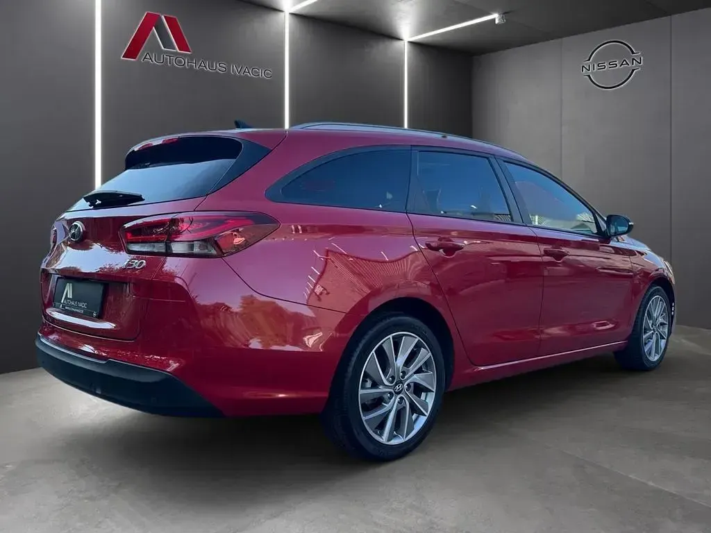 Gebraucht Hyundai i30 Passion Plus 140 PS (102 kW) 2018 Rot Limousine