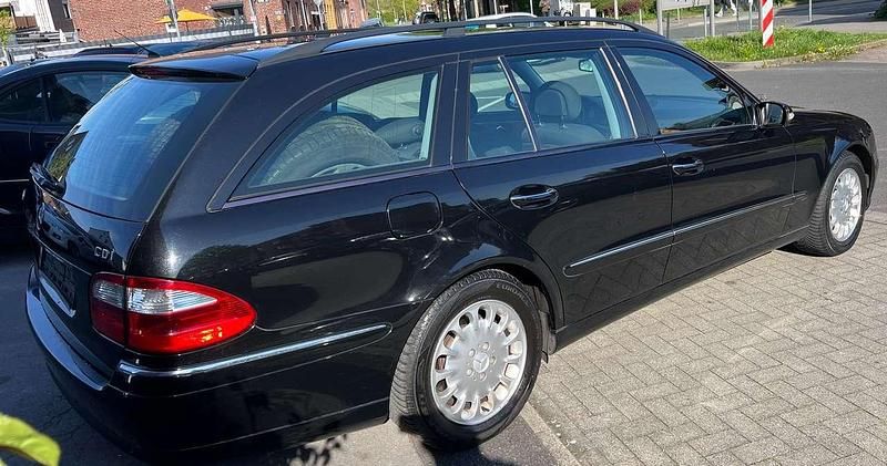 Gebraucht Mercedes E270 177 PS (130 kW) 2004 Schwarz Kombi
