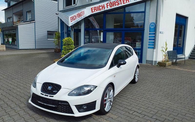 Weiß Gebraucht 2010 Cupra Leon Limousine | 10.900 € (Fairer Preis) - Bild 1/4