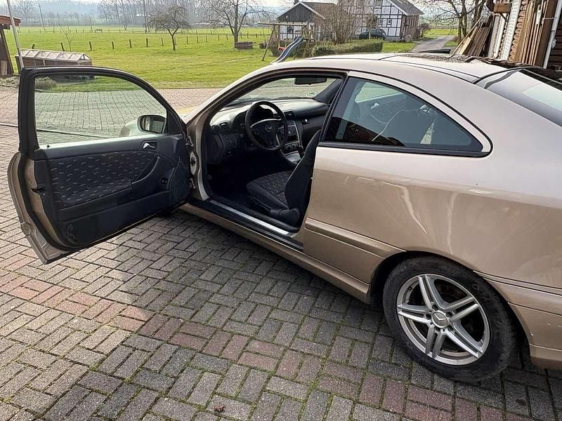 Gebraucht Mercedes C200 163 PS (119 kW) 2002 Gold Coupé
