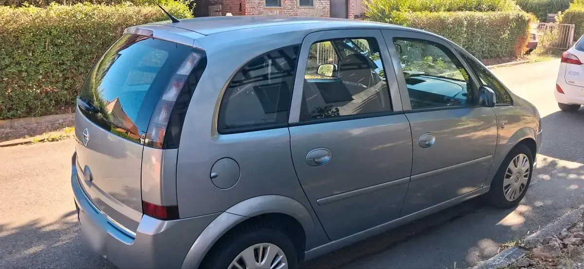 Gebraucht Opel Meriva 105 PS (77 kW) 2009 Silber Van / Kleinbus
