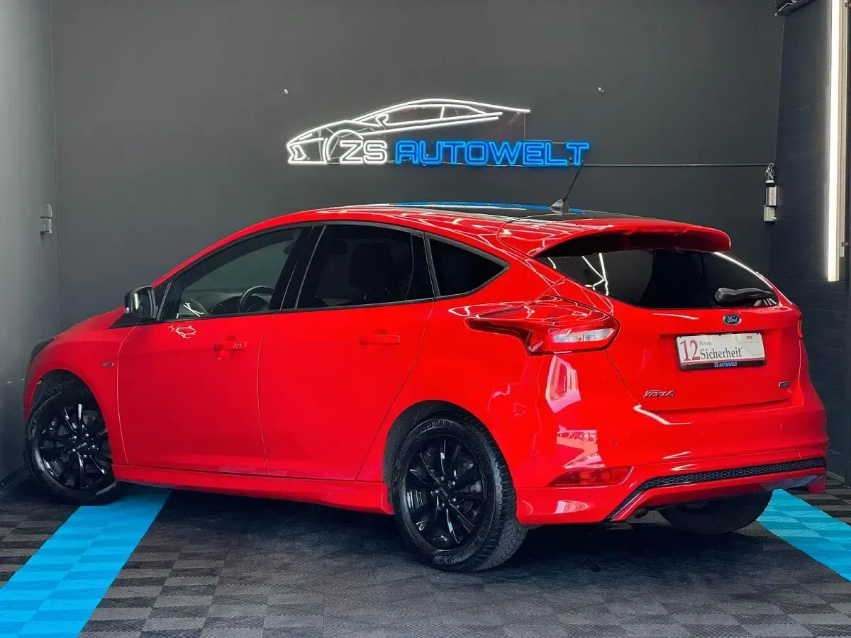 Gebraucht Ford Focus ST-Line 140 PS (102 kW) 2018 Rot Limousine