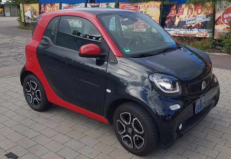 Rot Gebraucht 2017 Smart ForTwo Coupé Passion Coupé | 12.999 € (Fairer Preis) - Bild 1/4